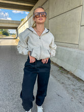 Load image into Gallery viewer, The Essential Joggers - Black
