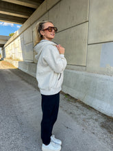 Load image into Gallery viewer, The Essential Joggers - Black
